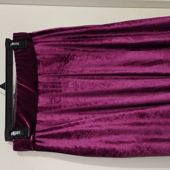 NWT My Amelia James Girl's Fuchsia Velvet Velour Skater Style Skirt Sz L-Casual - Picture 4 of 7
